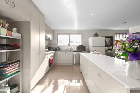 Property photo of 10 Delft Place Pakenham VIC 3810