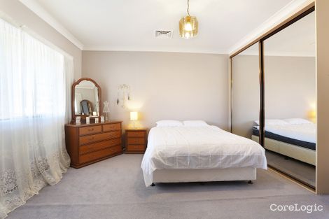 Property photo of 5 Fitzroy Close St Johns Park NSW 2176