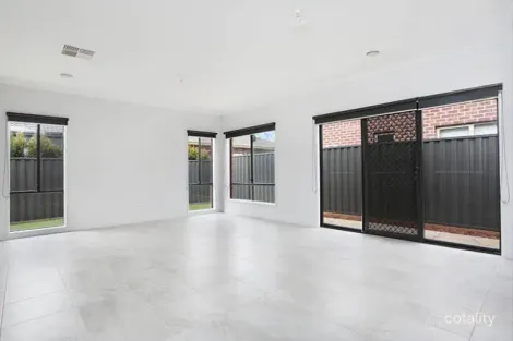 Property photo of 21 Manning Circuit Tarneit VIC 3029