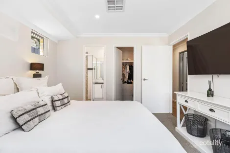 Property photo of 10 Clydebank Crescent Kinross WA 6028