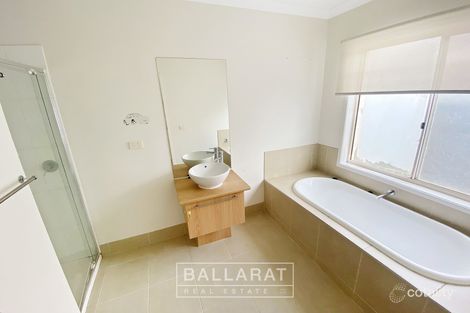 33 Jordan Ave, Delacombe, VIC 3356