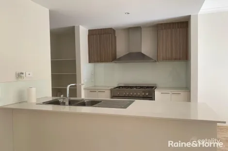 Property photo of 72 Beehive Drive Williams Landing VIC 3027