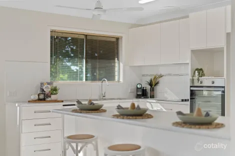 Property photo of 14 Edgehill Crescent Springwood QLD 4127