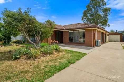Property photo of 10 Larsen Street Mooroopna VIC 3629