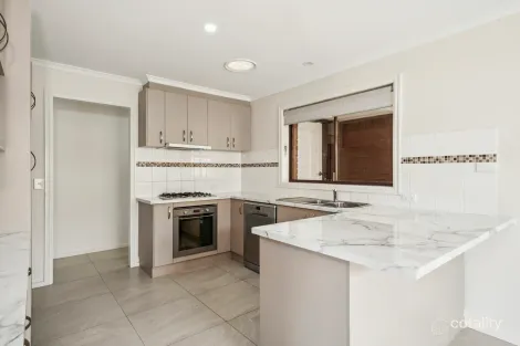 Property photo of 10 Larsen Street Mooroopna VIC 3629