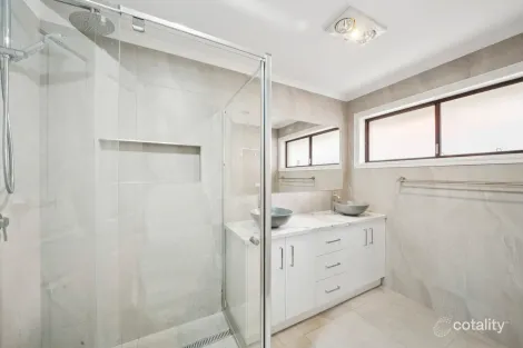 Property photo of 10 Larsen Street Mooroopna VIC 3629