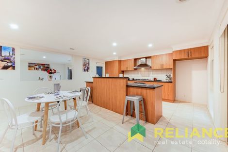 Property photo of 2 Anna Maree Place Caroline Springs VIC 3023