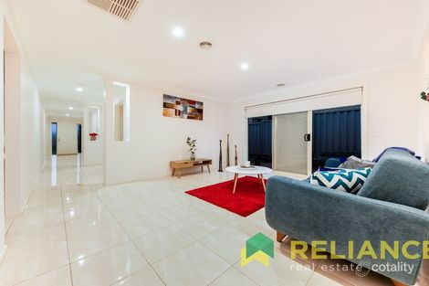 Property photo of 2 Anna Maree Place Caroline Springs VIC 3023
