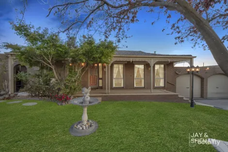 Property photo of 18 Charles Green Avenue Endeavour Hills VIC 3802