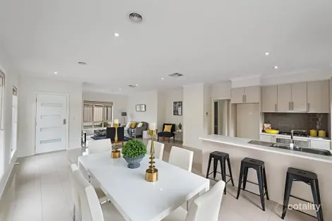 2/15 Dumbarton St, Reservoir, VIC 3073