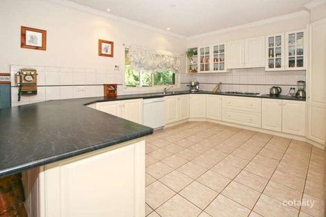 Property photo of 11 Deepdale Grove Mooroolbark VIC 3138