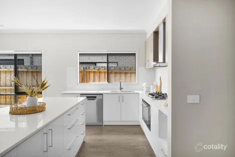 Property photo of 12 Charming Loop Officer VIC 3809