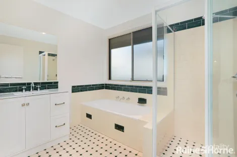 Property photo of 10 Milton Court Prestons NSW 2170