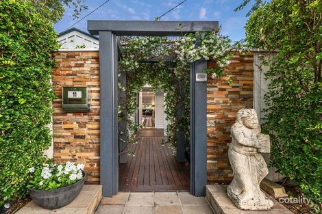 Property photo of 11 Hawthorn Terrace Red Hill QLD 4059