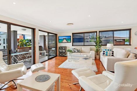 1/4 Eider Ave, Paradise Point, QLD 4216