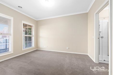 Property photo of 33 Lambertia Loop Caroline Springs VIC 3023