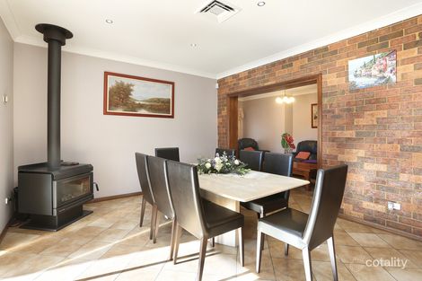 Property photo of 5 Fitzroy Close St Johns Park NSW 2176