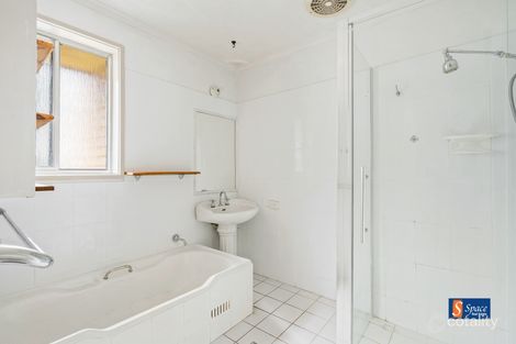 Property photo of 24 Kembla Crescent Ruse NSW 2560