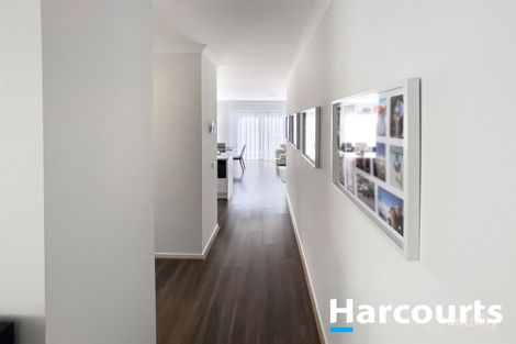 Property photo of 36 Mossey Crescent Cranbourne East VIC 3977