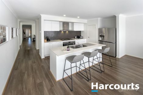 Property photo of 36 Mossey Crescent Cranbourne East VIC 3977