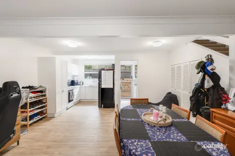 Property photo of 2/18 Glendower Street Mount Lofty QLD 4350