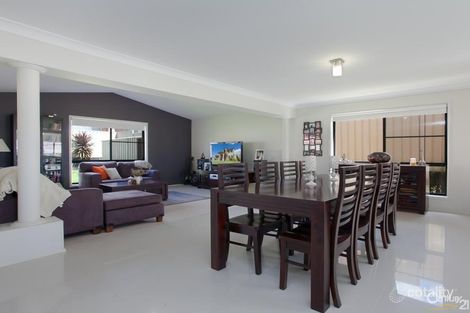 Property photo of 26 Redmond Circuit Cameron Park NSW 2285