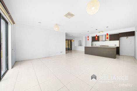 Property photo of 33 Mount Way Caroline Springs VIC 3023