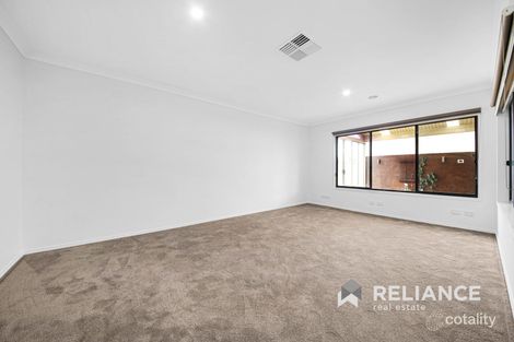 Property photo of 33 Mount Way Caroline Springs VIC 3023