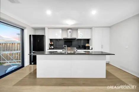 Property photo of 9 Allunga Way Werribee VIC 3030