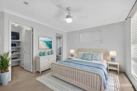 Property photo of 13 Carpenter Way Sandstone Point QLD 4511