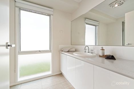 Property photo of 5 Courageous Court Frankston VIC 3199
