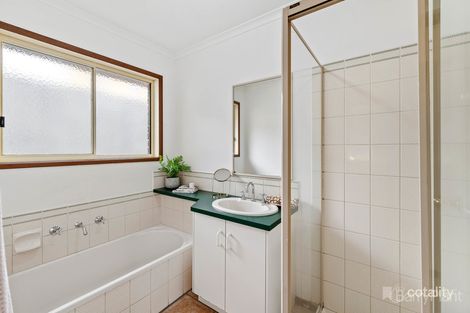 Property photo of 6 Waverley Close Narre Warren VIC 3805