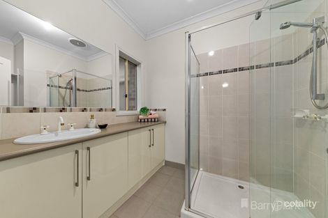 Property photo of 18 Livingstone Boulevard Pakenham VIC 3810