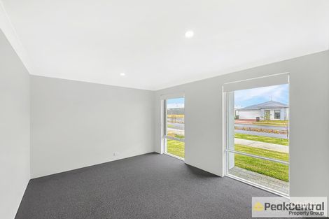 Property photo of 24 Orchardleigh Boulevard Lakelands WA 6180