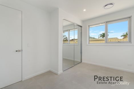 Property photo of 1 Wallaby Close Bossley Park NSW 2176