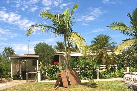 23 Parris St, Park Avenue, QLD 4701