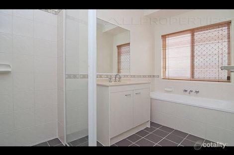 Property photo of 63 Cascade Drive Forest Lake QLD 4078