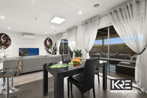 Property photo of 30 Woodright Circuit Cranbourne VIC 3977