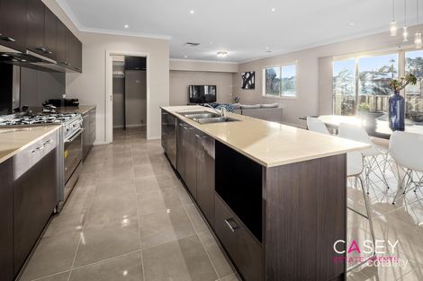 Property photo of 2 Bonnell Grove Cranbourne East VIC 3977