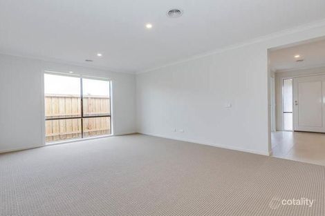 Property photo of 12 Emblem Way Craigieburn VIC 3064