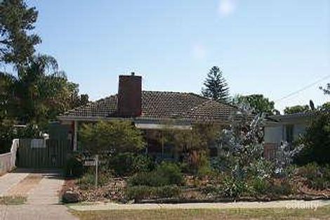 28 Barnsley St, Queens Park, WA 6107