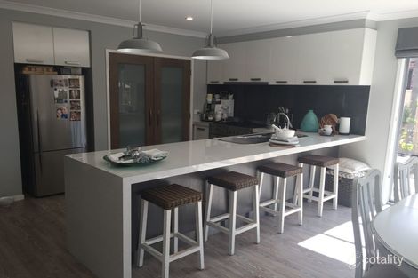 Property photo of 10 Flametree Place Kialla VIC 3631