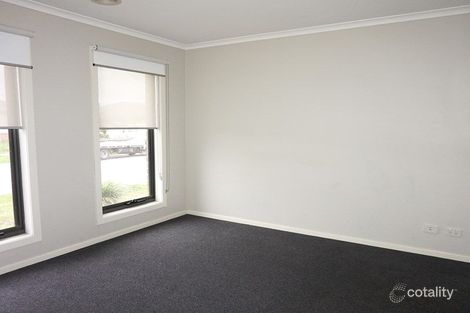 Property photo of 8 Celebration Circuit Pakenham VIC 3810