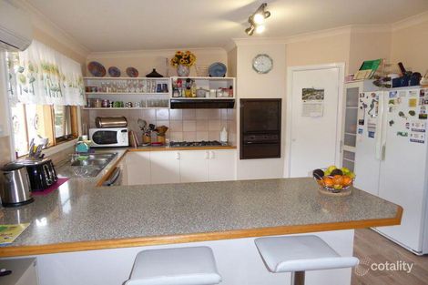 Property photo of 4 Doyle Court Lakes Entrance VIC 3909