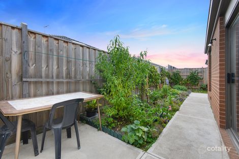 Property photo of 3 Jeepster Way Cranbourne South VIC 3977