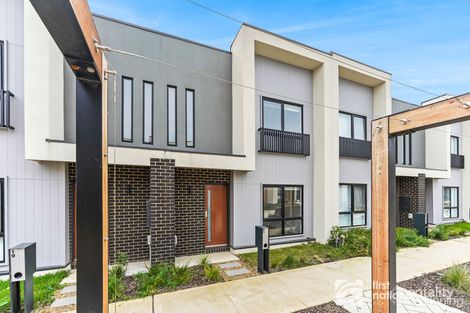 Property photo of 21 Cultura Walk Cranbourne West VIC 3977