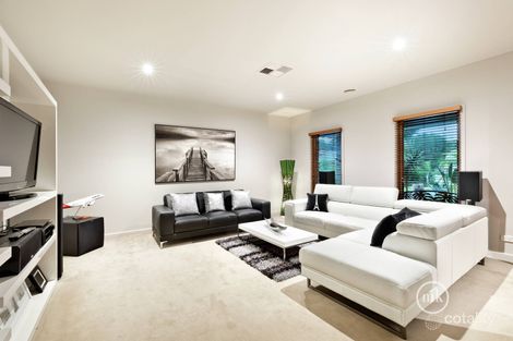 Property photo of 15 Woningary Crescent Doreen VIC 3754