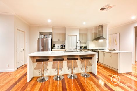 Property photo of 15 Woningary Crescent Doreen VIC 3754