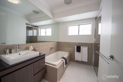 Property photo of 28 Barklya Street Mount Low QLD 4818