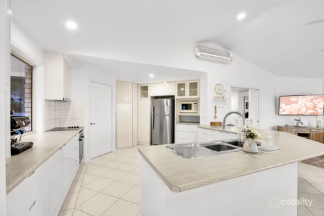 Property photo of 9 Bellavista Close Highland Park QLD 4211